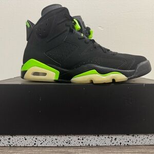 Air Jordan 6 Retro (Volt) Men’s Size 9